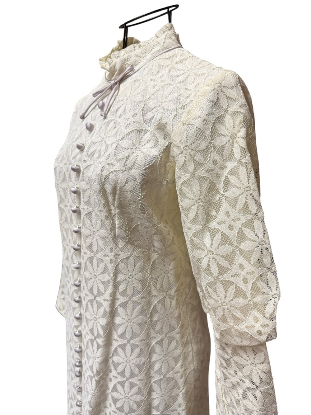 Vintage 1960s Ivory Lace Mod A-Line Dress Lavender Buttons and Bow - Picture 3 of 6